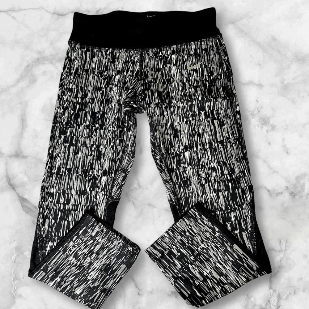 NEW Nike Running dri-fit Crop Leggings. Size XS. NWT